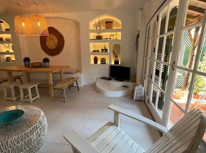 T3 Townhouse Old Village بيت للعطل فيلامورا