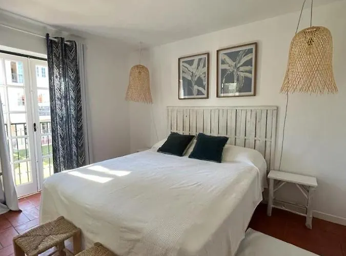 T3 Townhouse Old Village بيت للعطل