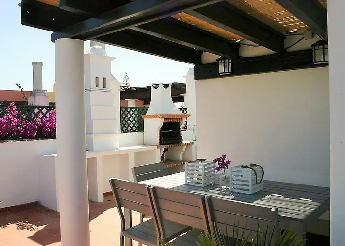 T3 Townhouse Old Village بيت للعطل *