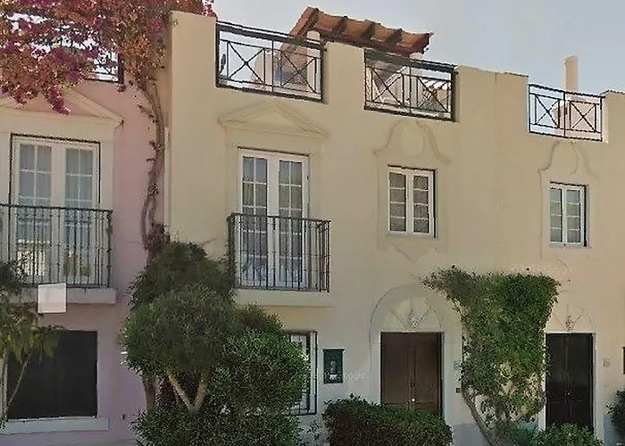 T3 Townhouse Old Village بيت للعطل